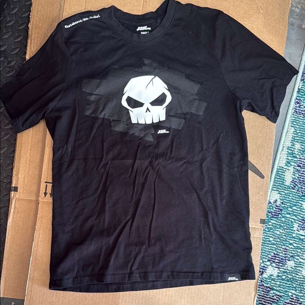 Black Short Sleeve Tee with Skull Design (no fear)